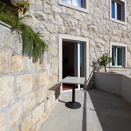 Hotel Villa Dvor (Adults Only) أوميس المظهر الخارجي الصورة