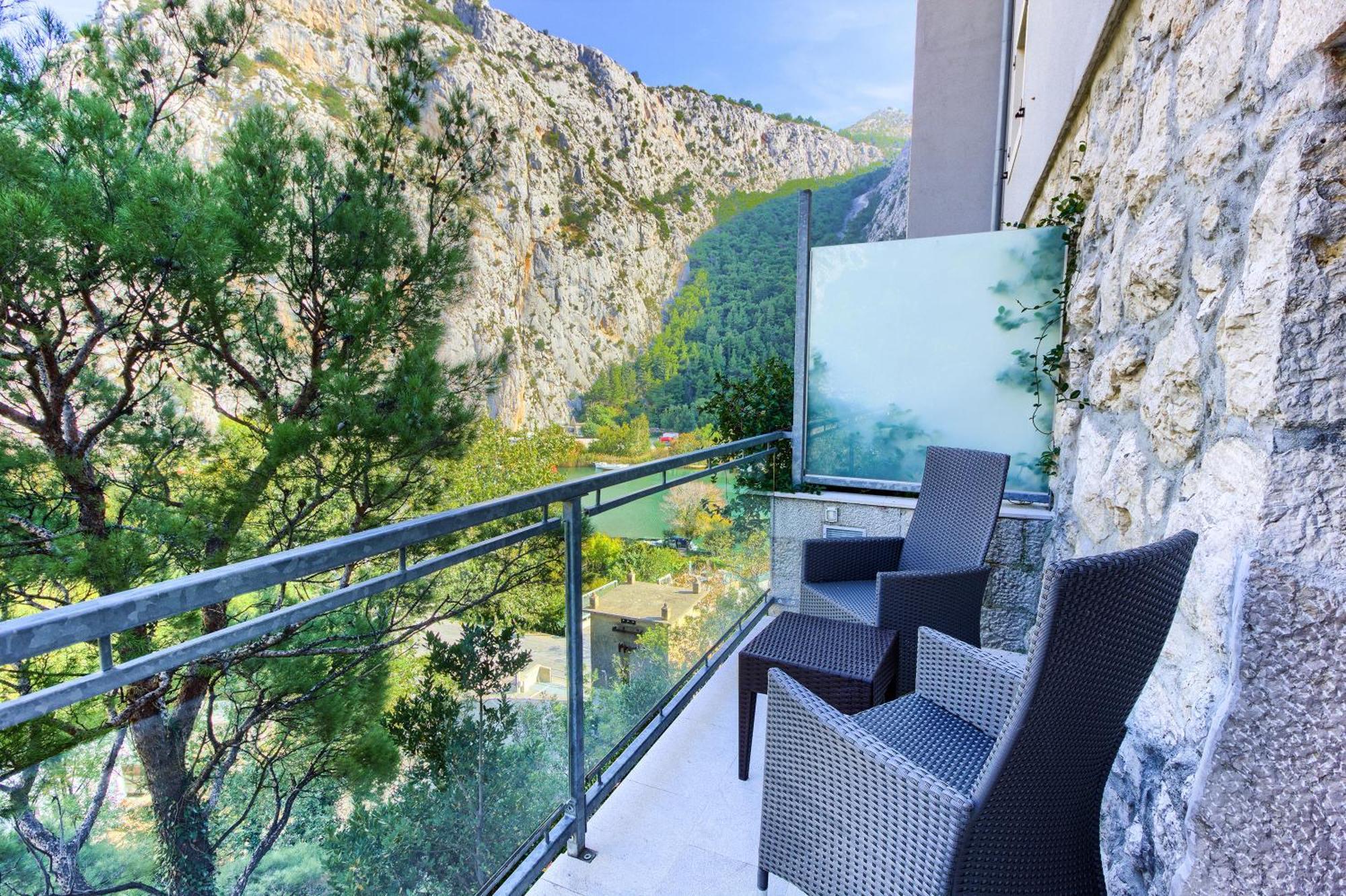 Hotel Villa Dvor (Adults Only) أوميس الغرفة الصورة