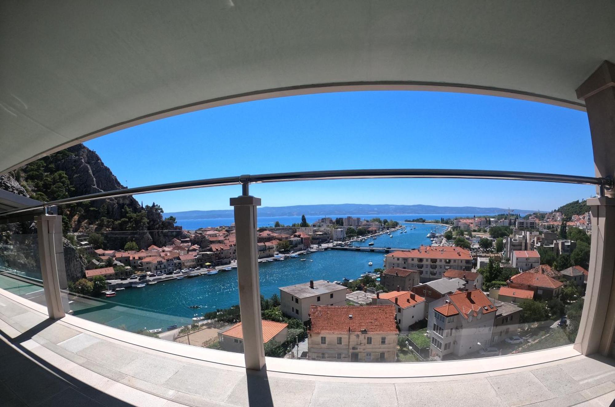 Hotel Villa Dvor (Adults Only) أوميس الغرفة الصورة