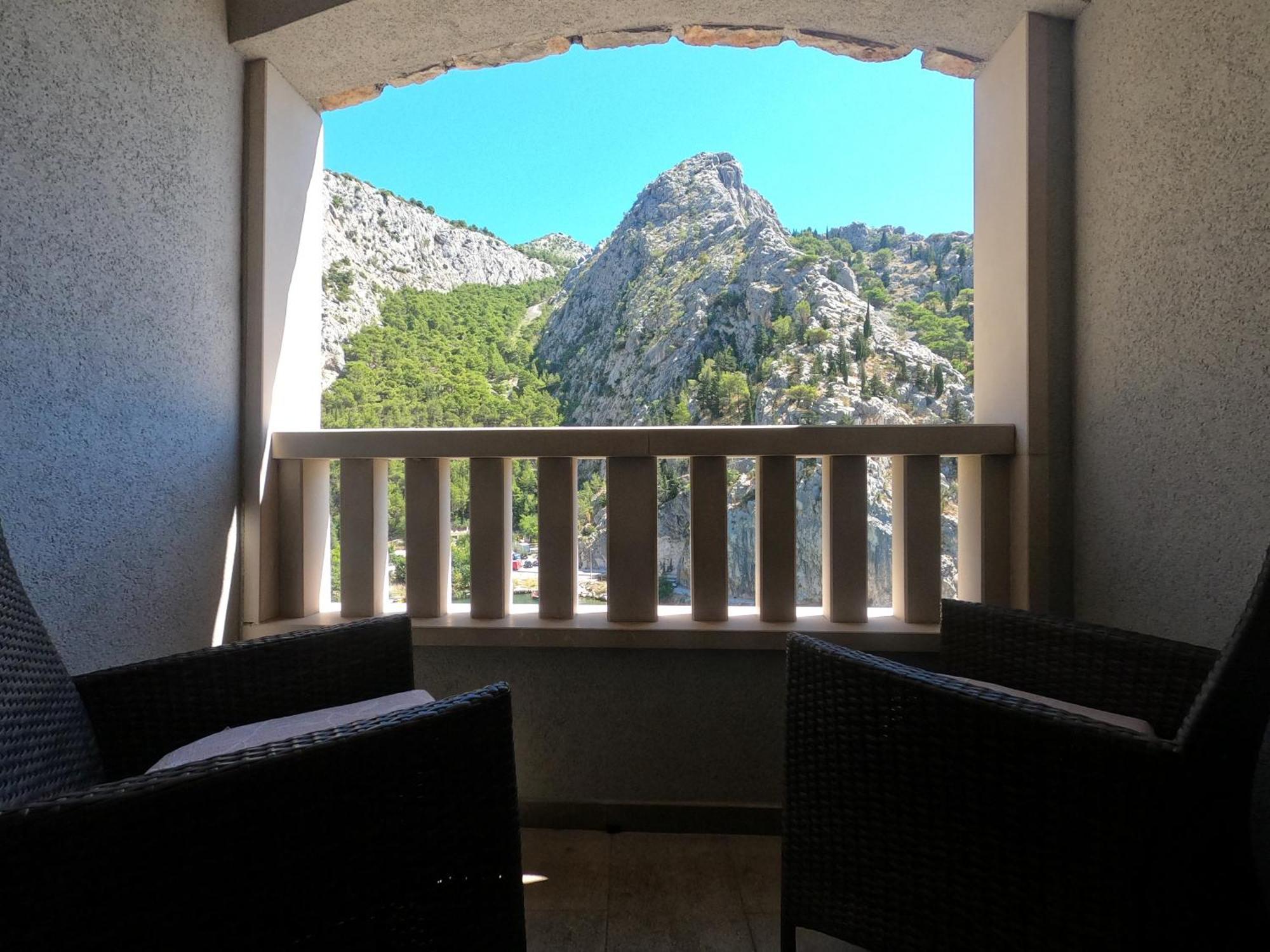 Hotel Villa Dvor (Adults Only) أوميس الغرفة الصورة